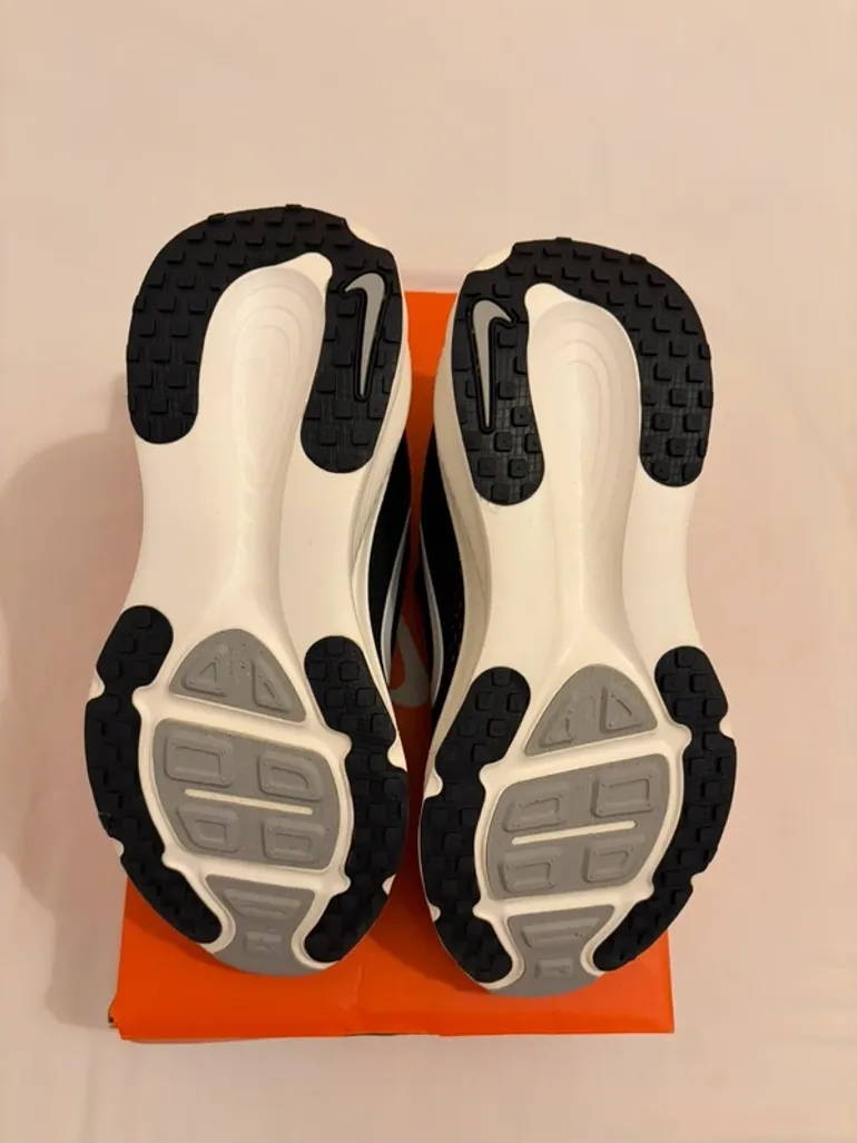 Nike Vomero 18 bike usato — immagine 5 di 6