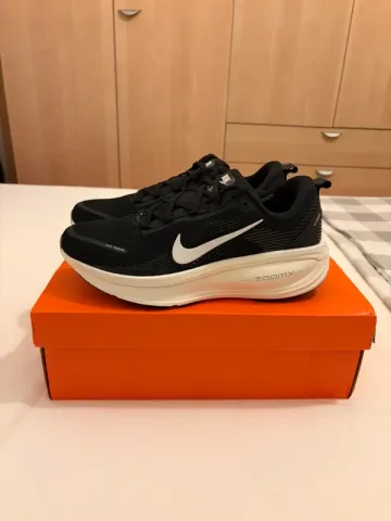 Nike Vomero 18 bike usato — immagine 1 di 6
