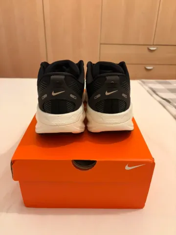Nike Vomero 18 bike usato — immagine 3 di 6