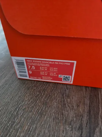 Used Nike ZoomX Invincible Run 3 bike — image 6 of 10