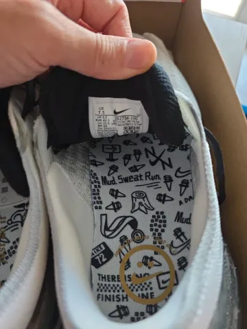 Used Nike ZoomX Invincible Run 3 bike — image 7 of 10