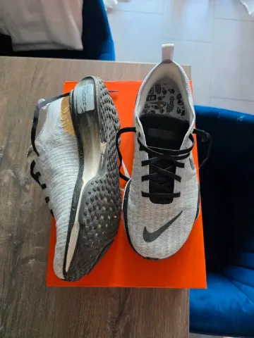 Used Nike ZoomX Invincible Run 3 bike — image 2 of 10