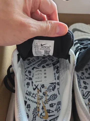 Used Nike ZoomX Invincible Run 3 bike — image 8 of 10