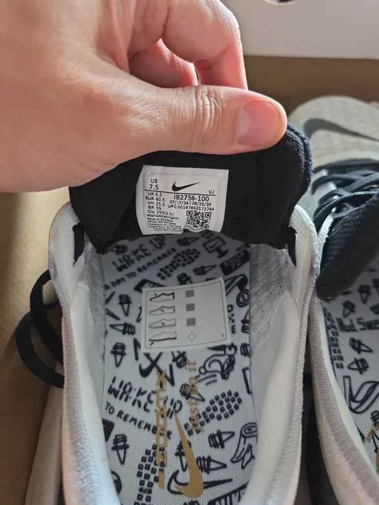 Used Nike ZoomX Invincible Run 3 bike — image 8 of 10
