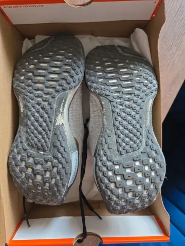 Used Nike ZoomX Invincible Run 3 bike — image 10 of 10