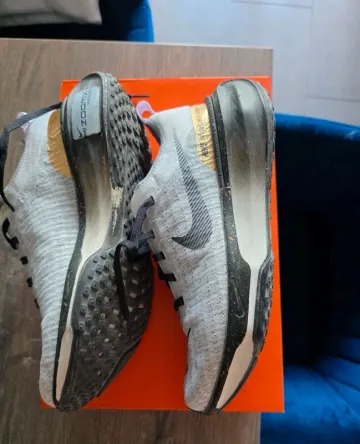 Used Nike ZoomX Invincible Run 3 bike — image 5 of 10