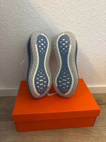 Used Nike Vomero Plus bike — image 5 of 6