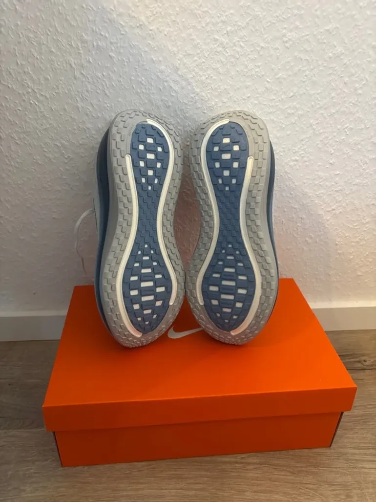 Used Nike Vomero Plus bike — image 5 of 6