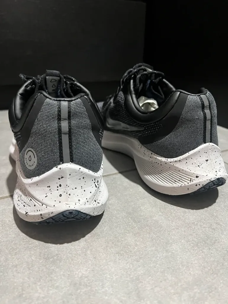 Nike Winflo Shield bike usato — immagine 3 di 4