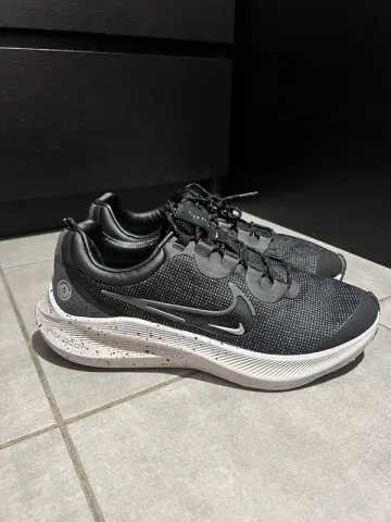Nike Winflo Shield bike usato — immagine 1 di 4