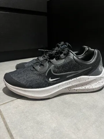 Nike Winflo Shield bike usato — immagine 2 di 4