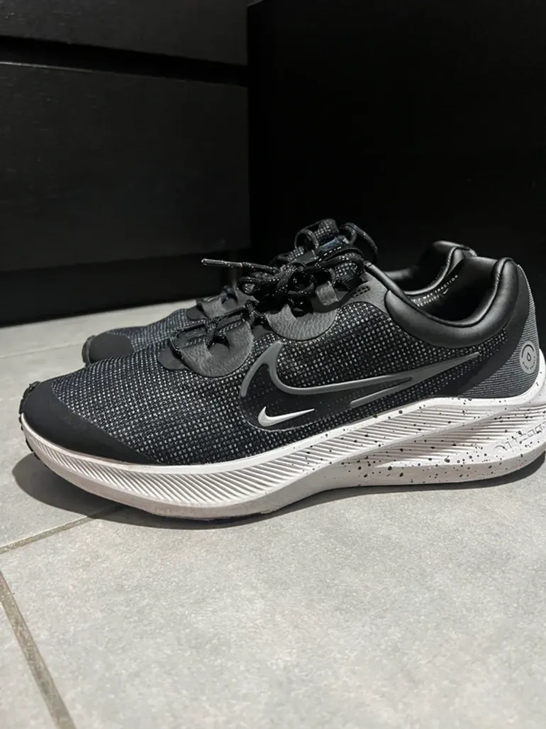 Nike Winflo Shield bike usato — immagine 2 di 4