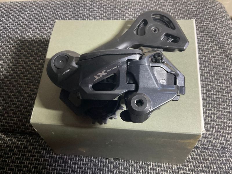 Used Shimano Deore XT Di2 12-fach Upgrade-Set Drivetrain & Pedals