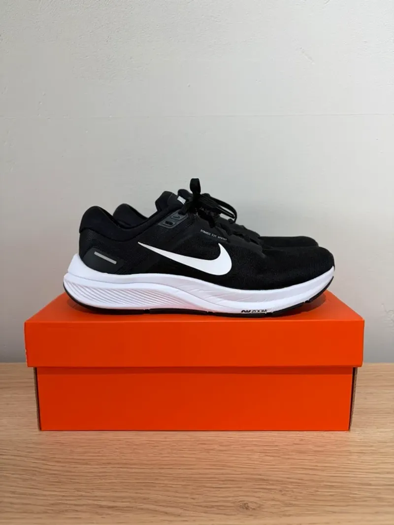 Used Nike Zoom Structure 24 Running Shoes