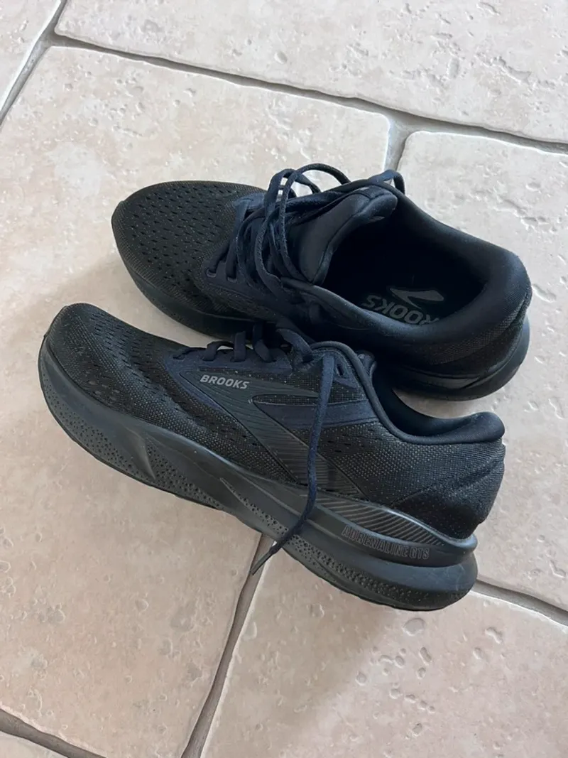 Used Brooks Adrenaline GTS 24 Running Shoes