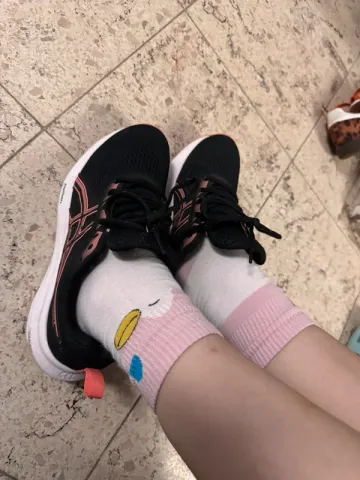 Used Asics Running Shoes bike — image 4 of 4