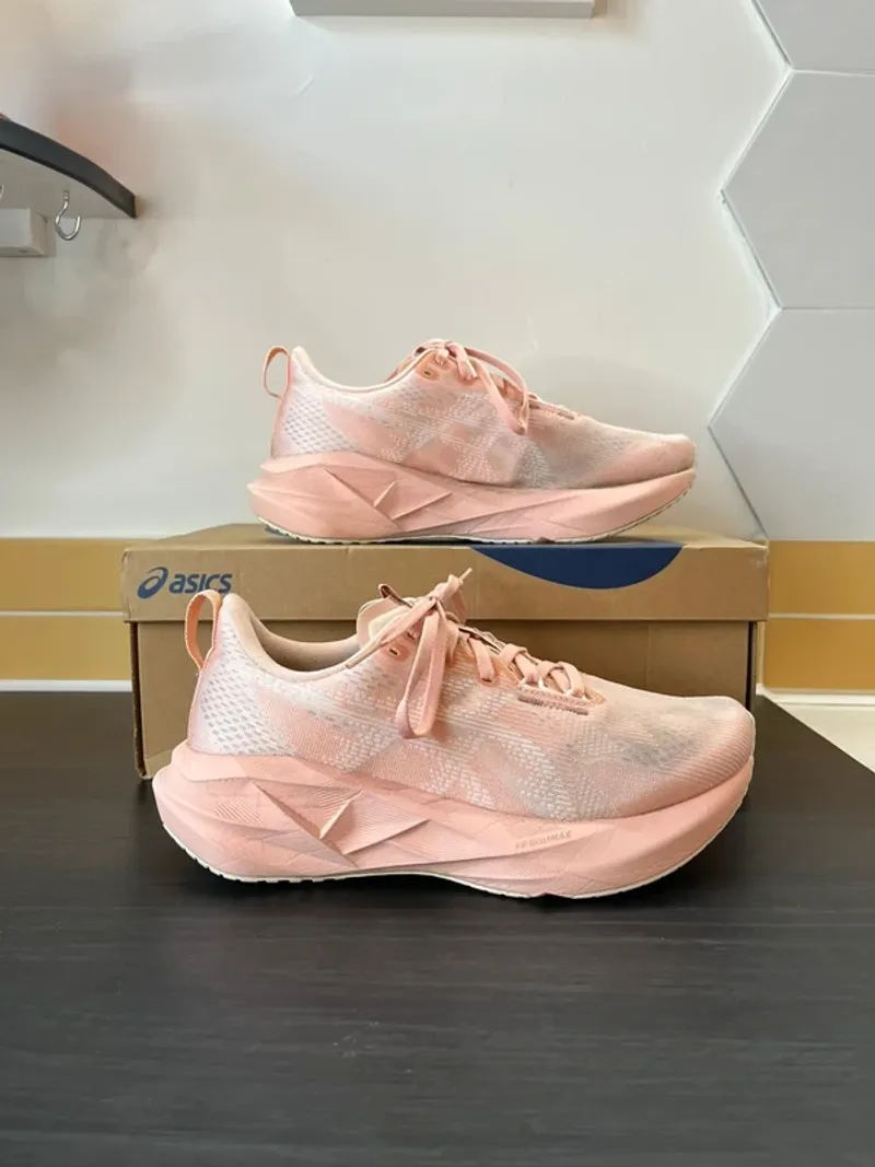Brugt Asics Novablast 5 Running Shoes