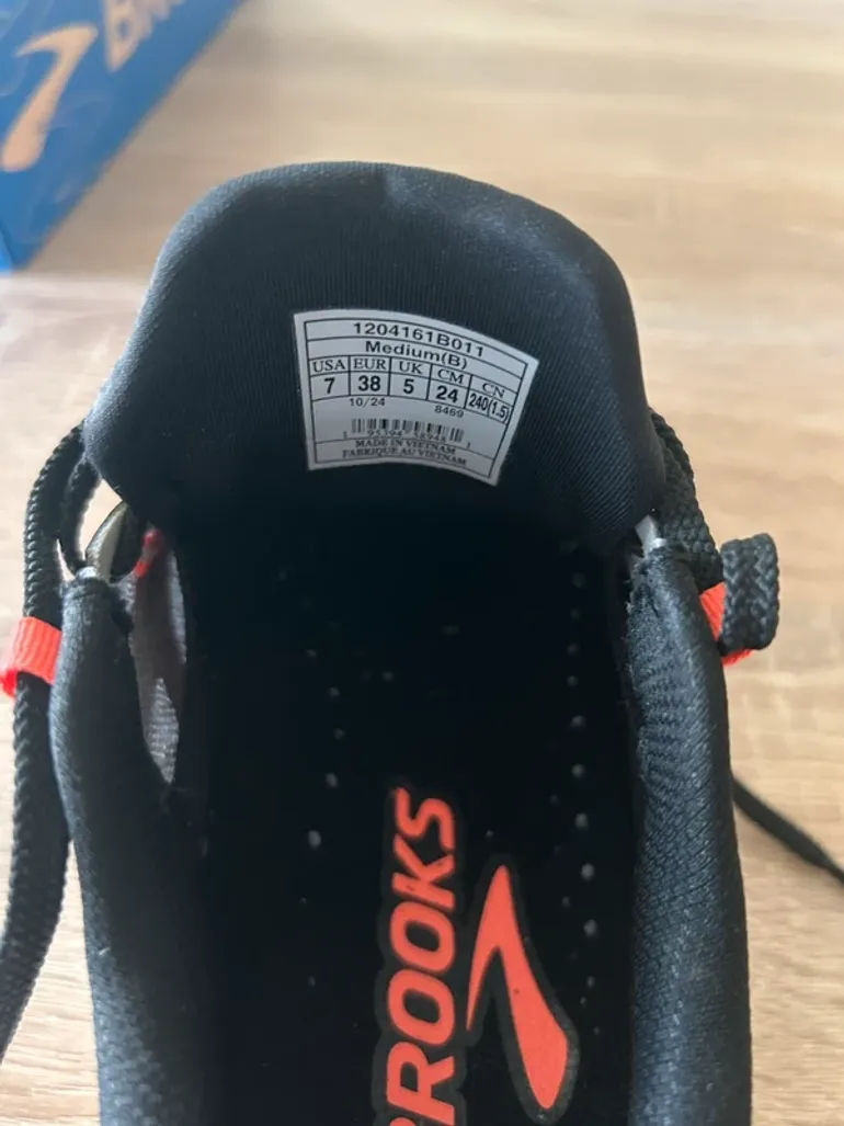 Used Brooks Cascadia bike — image 2 of 4