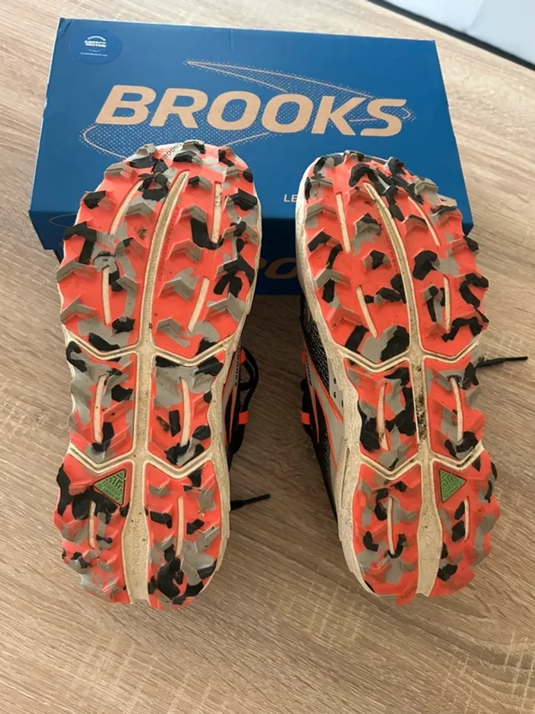 Used Brooks Cascadia bike — image 3 of 4