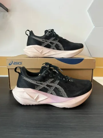 Brugt Asics Novablast 5 bike — billede 1 af 7