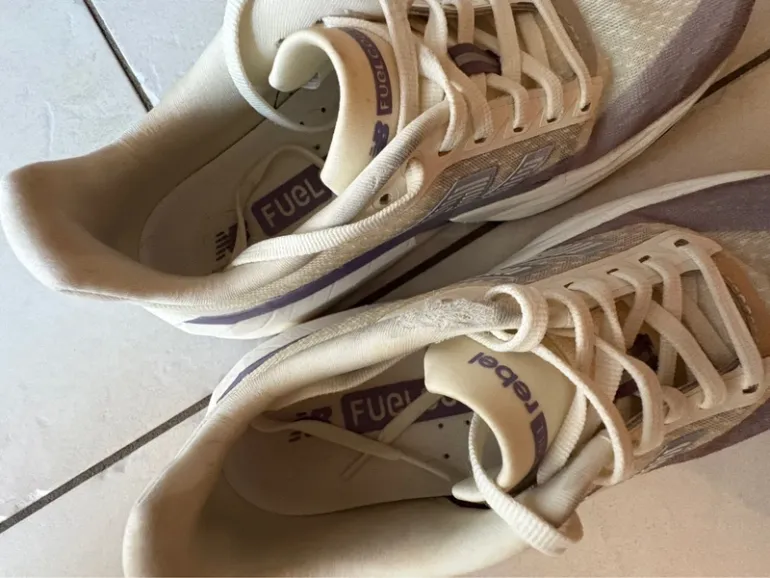 New Balance FuelCell V5 bike usato — immagine 6 di 7