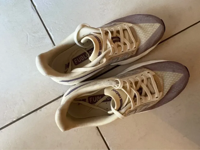 New Balance FuelCell V5 bike usato — immagine 5 di 7