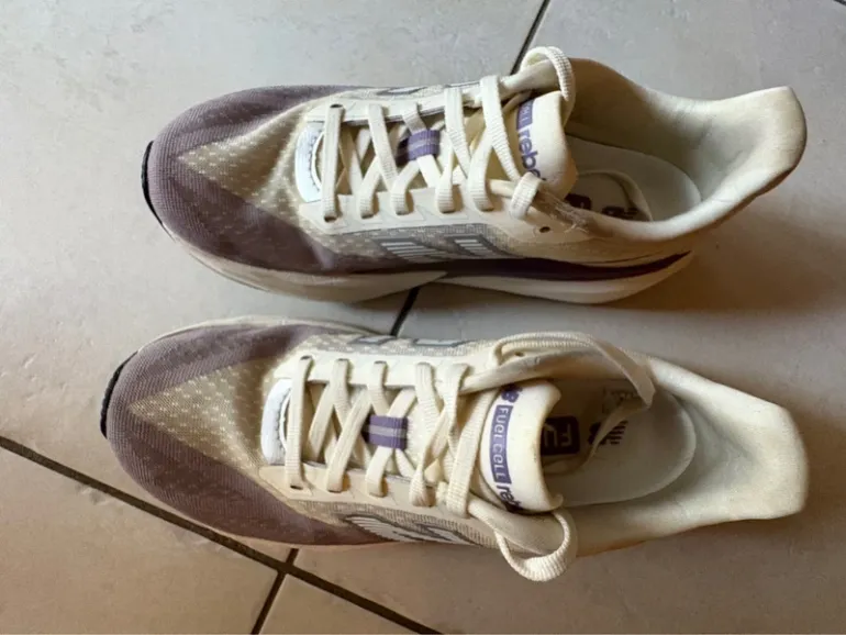 New Balance FuelCell V5 bike usato — immagine 2 di 7