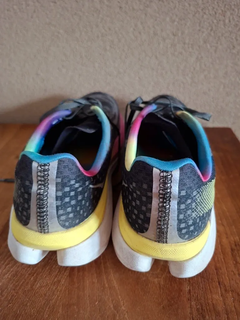 Used Hoka Mach X bike — image 4 of 10