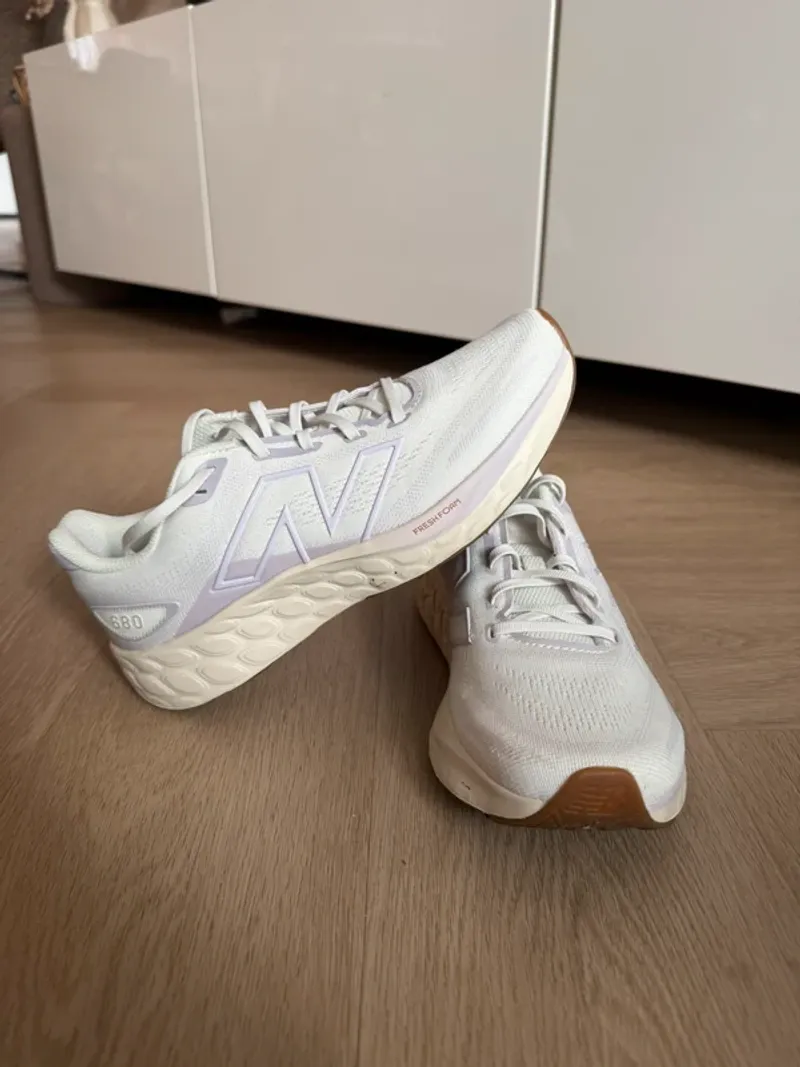 Used New Balance 680 Running Shoes