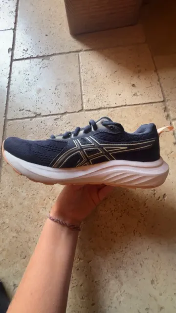 Used Asics Running Shoes bike — image 3 of 5