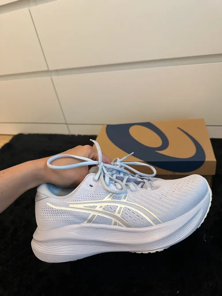 Used Asics Gel Excite 11 bike — image 2 of 9