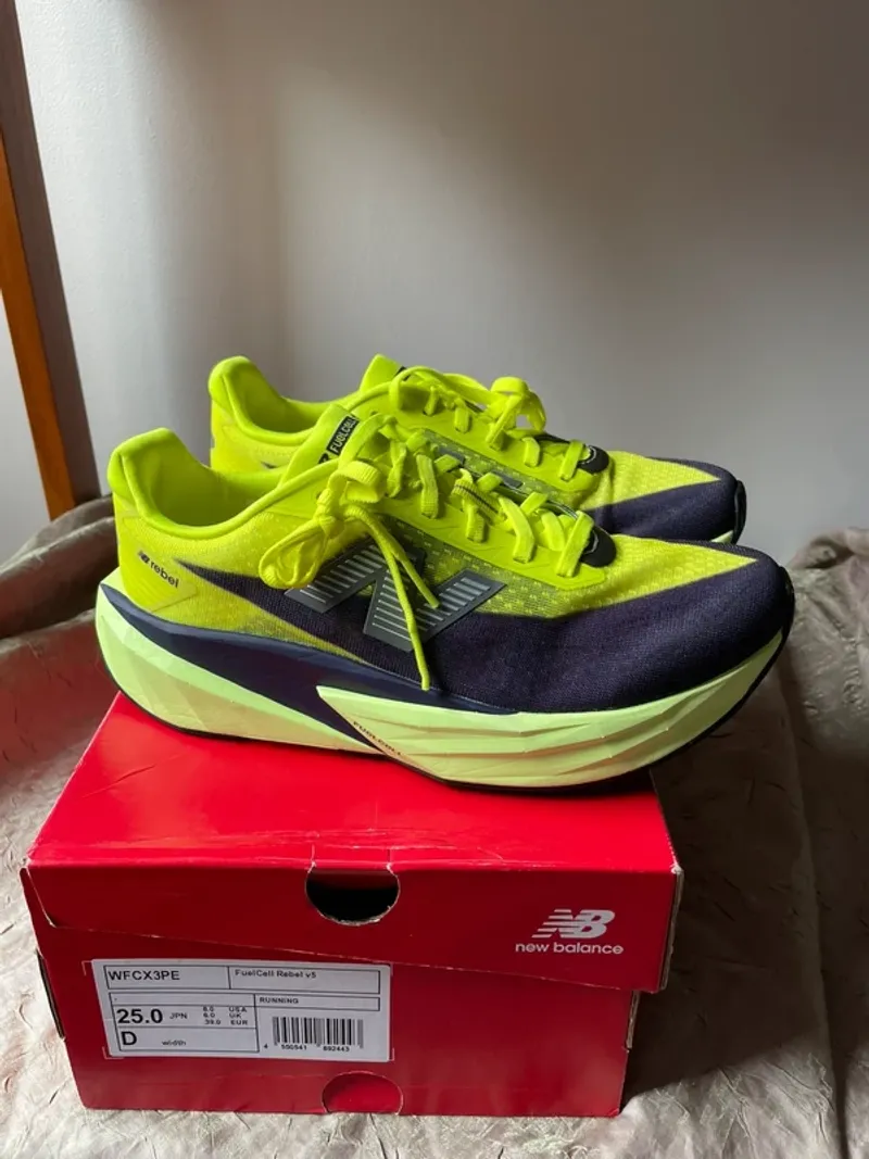 New Balance FUELCELL REBEL V5 Running Shoes usato