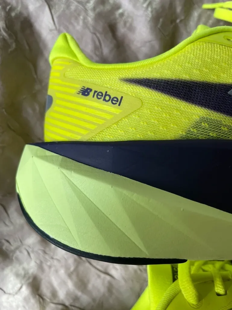 Używany New Balance FUELCELL REBEL V5 bike — zdjęcie 12 z 15