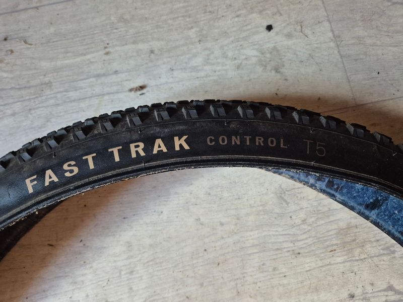 Specialized Fast Trak Control T5 Tyres & Tubes d'occasion