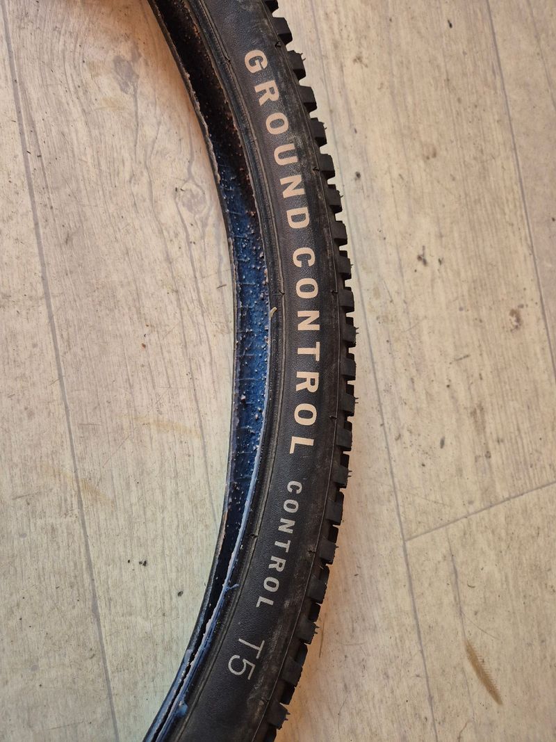 Używany Specialized Ground Control T5 Tyres & Tubes