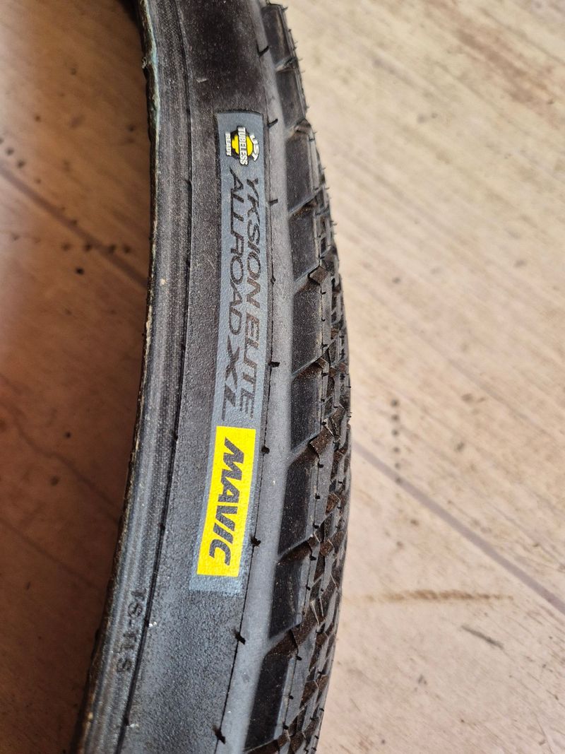 Mavic Yksion Allroad XL Tyres & Tubes usato
