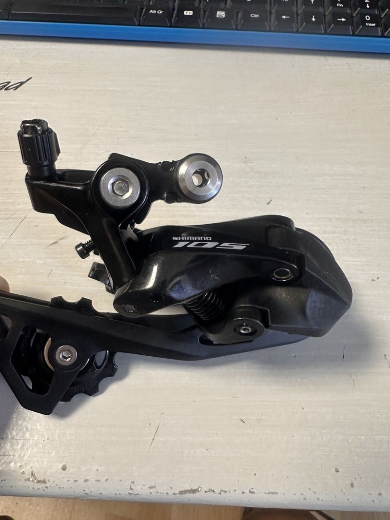 Použité Shimano 105 RD-R7000 GS 2025 Drivetrain & Pedals