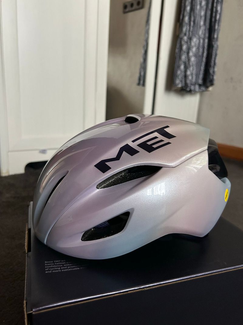 Używany MET Manta MIPS Tadej Pogacar Limited Edition Helmet 2026 Cycling Accessories