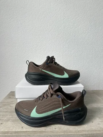 Tweedehands Nike Vomero Plus bike — afbeelding 1 van 8