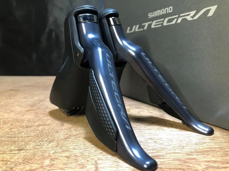 Käytetty Shimano Ultegra R8150 Di2 2022 Drivetrain & Pedals