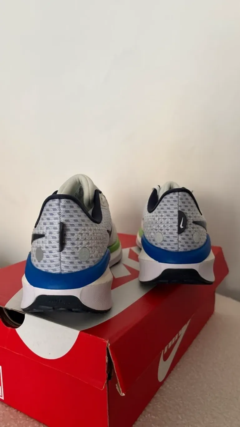 Used Nike Vomero 17 bike — image 2 of 5