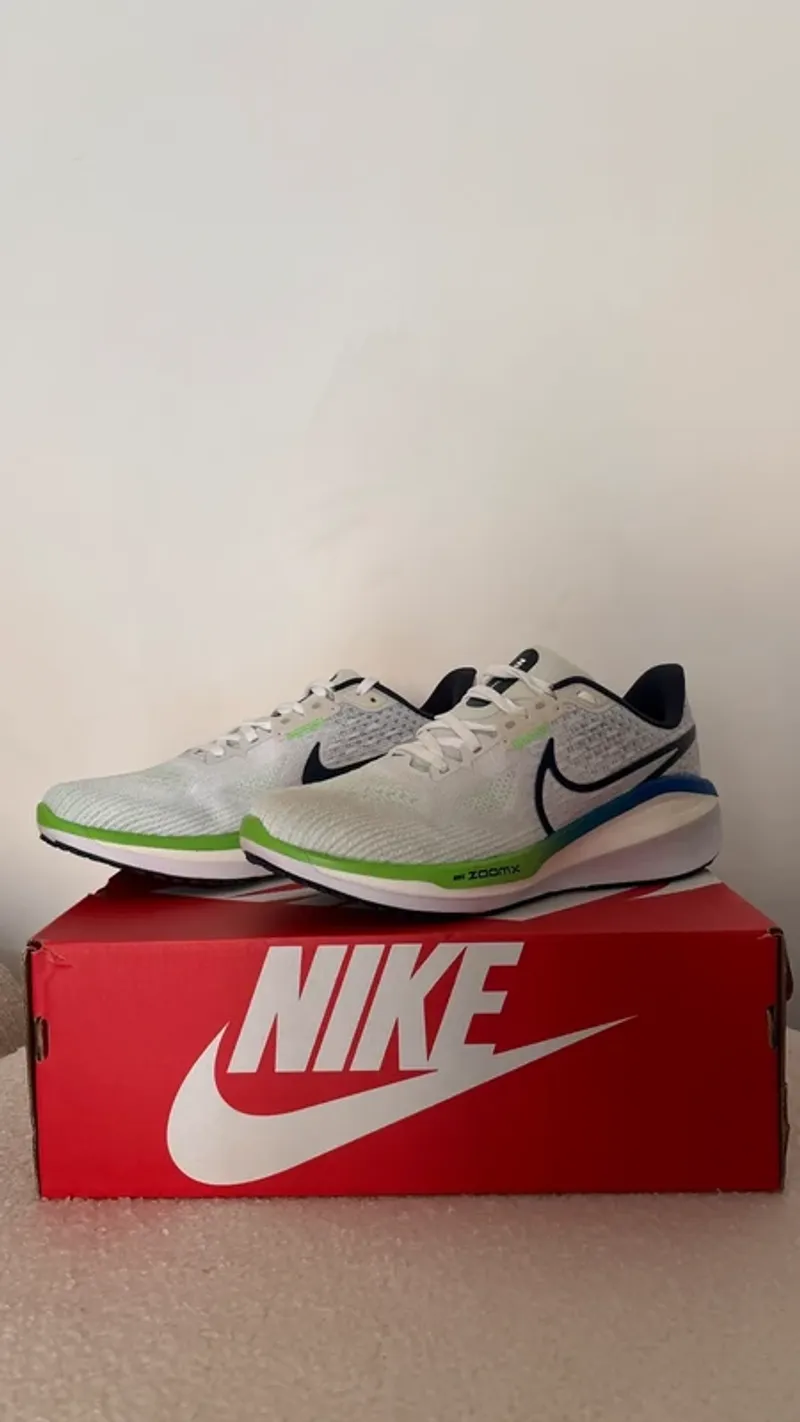 Nike Vomero 17 Running Shoes usato