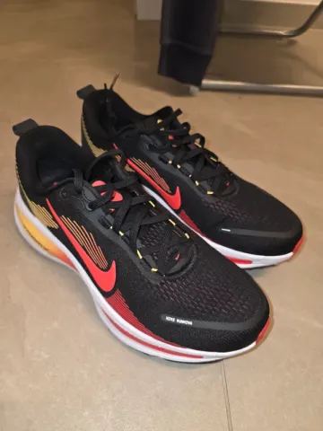 Used Nike Vomero 18 bike — image 1 of 4