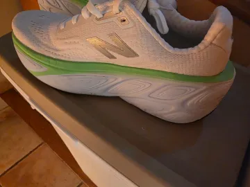 Used New Balance WMORCB5 bike — image 5 of 6