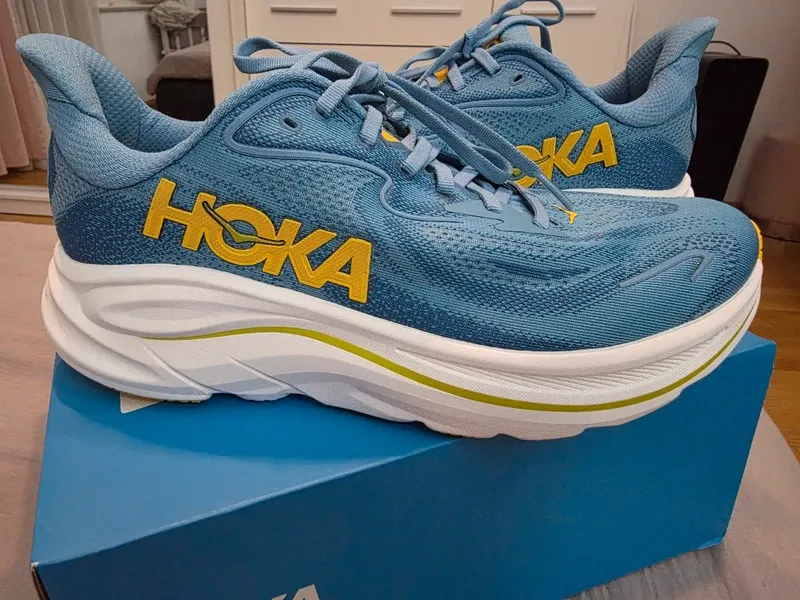 Used Hoka Clifton 10 Running Shoes