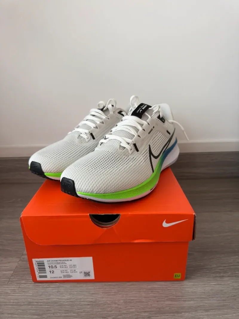 Used Pegasus Air Zoom 40 Running Shoes