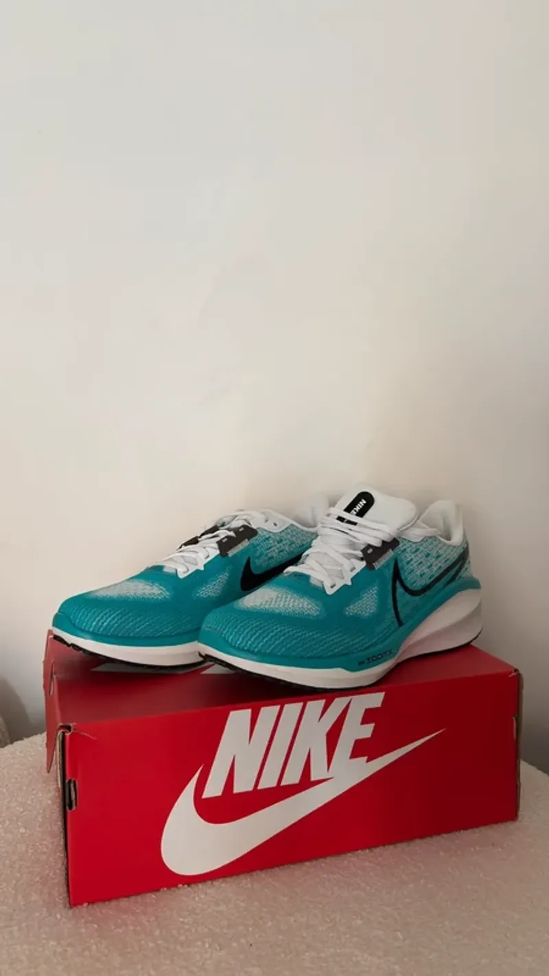 Nike Vomero 17 Running Shoes usato