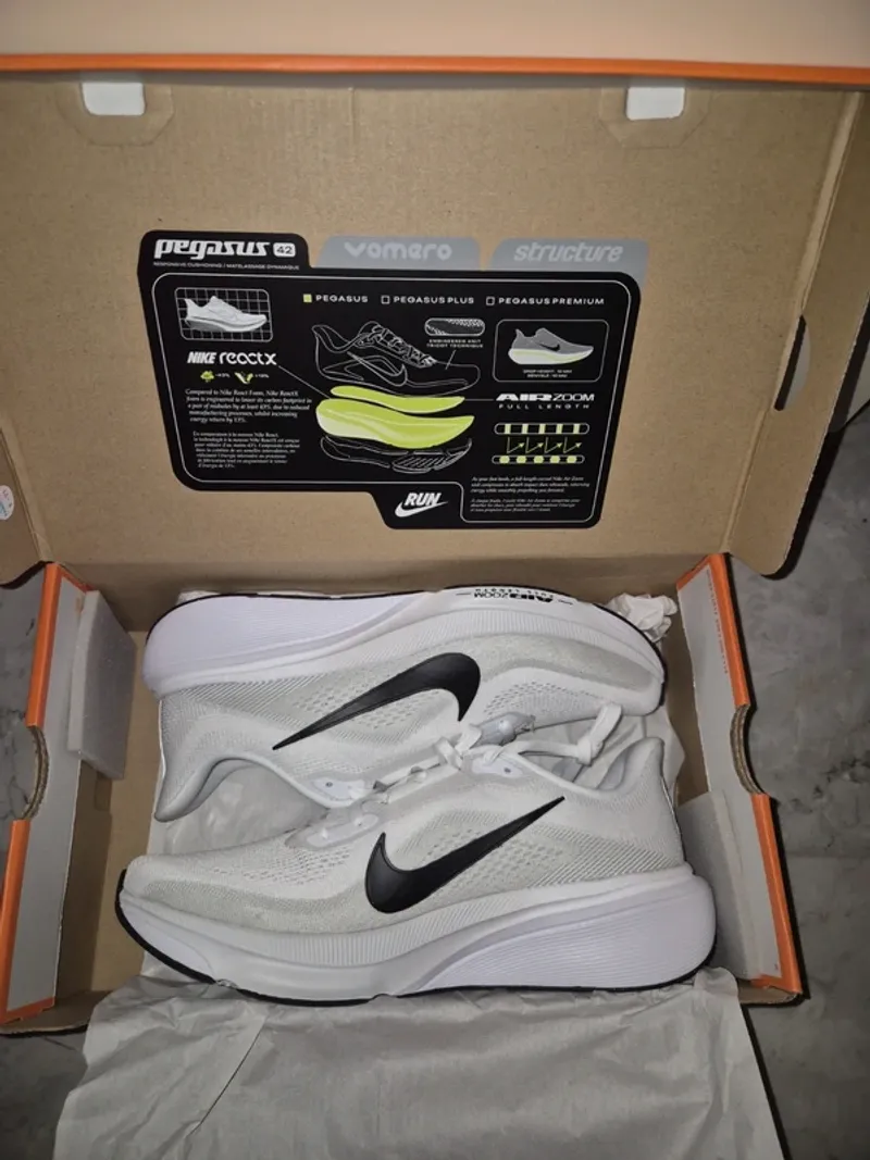 Used Pegasus Air Zoom 42 Running Shoes