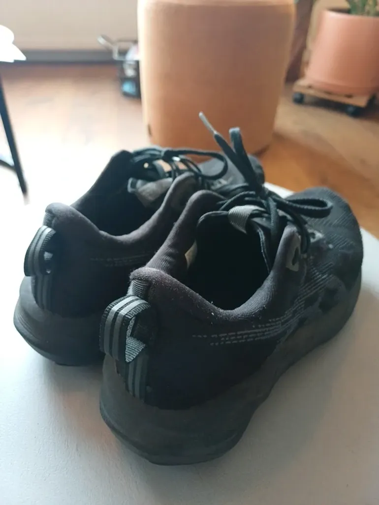 Used Asics Novablast 5 bike — image 2 of 6