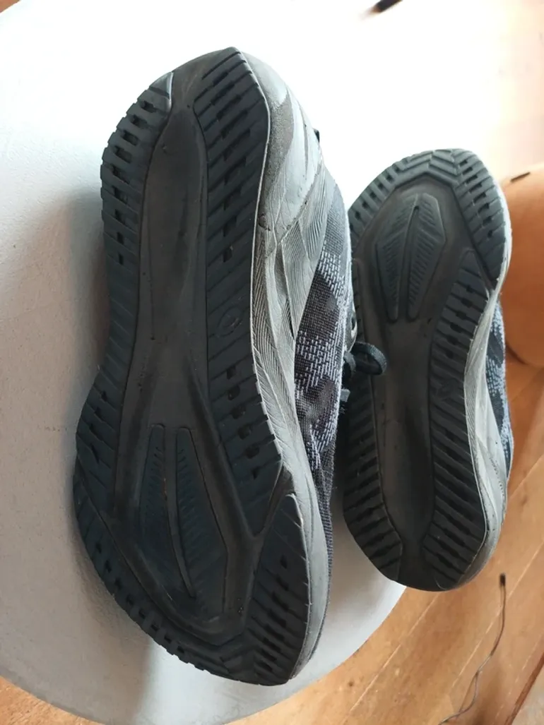 Used Asics Novablast 5 bike — image 4 of 6